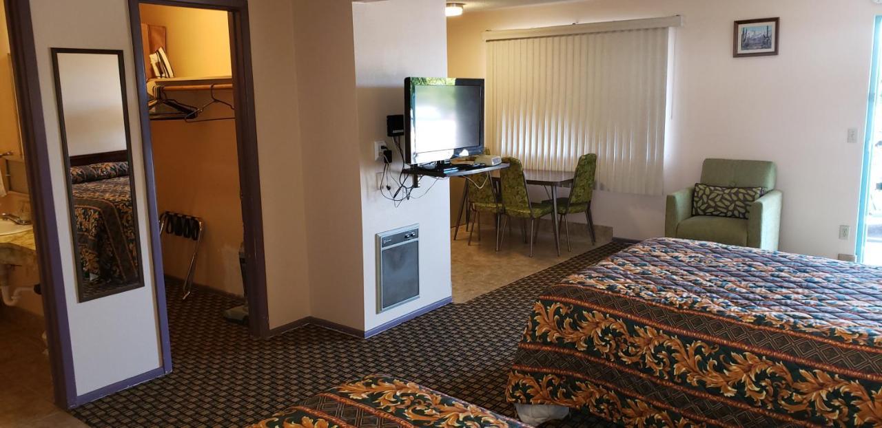 Westernaire Motel Mesa Bagian luar foto